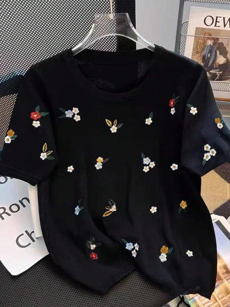 Women's Summer Floral Embroidery Round Neck T-Shirt - Black - View 1