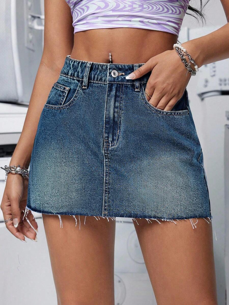 SHEIN PETITE 女式口袋磨边休闲短款牛仔迷你裙 - 藍色 - 查看 1