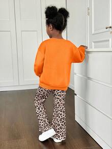 SHEIN Bộ 2 áo len cổ tròn in họa tiết da báo 3D màu trơn và quần len in họa tiết da báo cho bé gái - trái cam - Xem 2