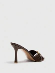 CUCCOO BIZCHIC 8.8厘米鞋跟高棕色PU混合金色扣装饰复古时尚圆头穆勒高跟凉鞋 - 棕色 - 查看 9