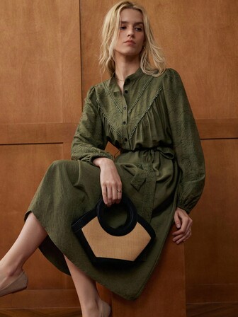 Écloséra 法式复古浪漫长袖刺绣面料拼布腰带荷叶边饰边拼色前扣中长连衣裙