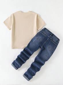 SHEIN 青少年男孩两件套酷炫卡通图案杏色 T 恤和破洞紧身蓝色牛仔裤套装，两件套