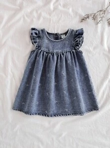 SHEIN 1 chiếc váy denim tay lỡ màu xanh nhạt tươi mát và mơ mộng cho bé gái mùa hè! Chi tiết nơ vui tươi và tay áo lửng thanh lịch làm cho chiếc váy này trở thành lựa chọn hoàn hảo cho những chuyến đi chơi, những ngày thường ở nhà hoặc các bữa tiệc, thể hiện nét quyến rũ độc đáo. - Màu xanh lam - Xem 5