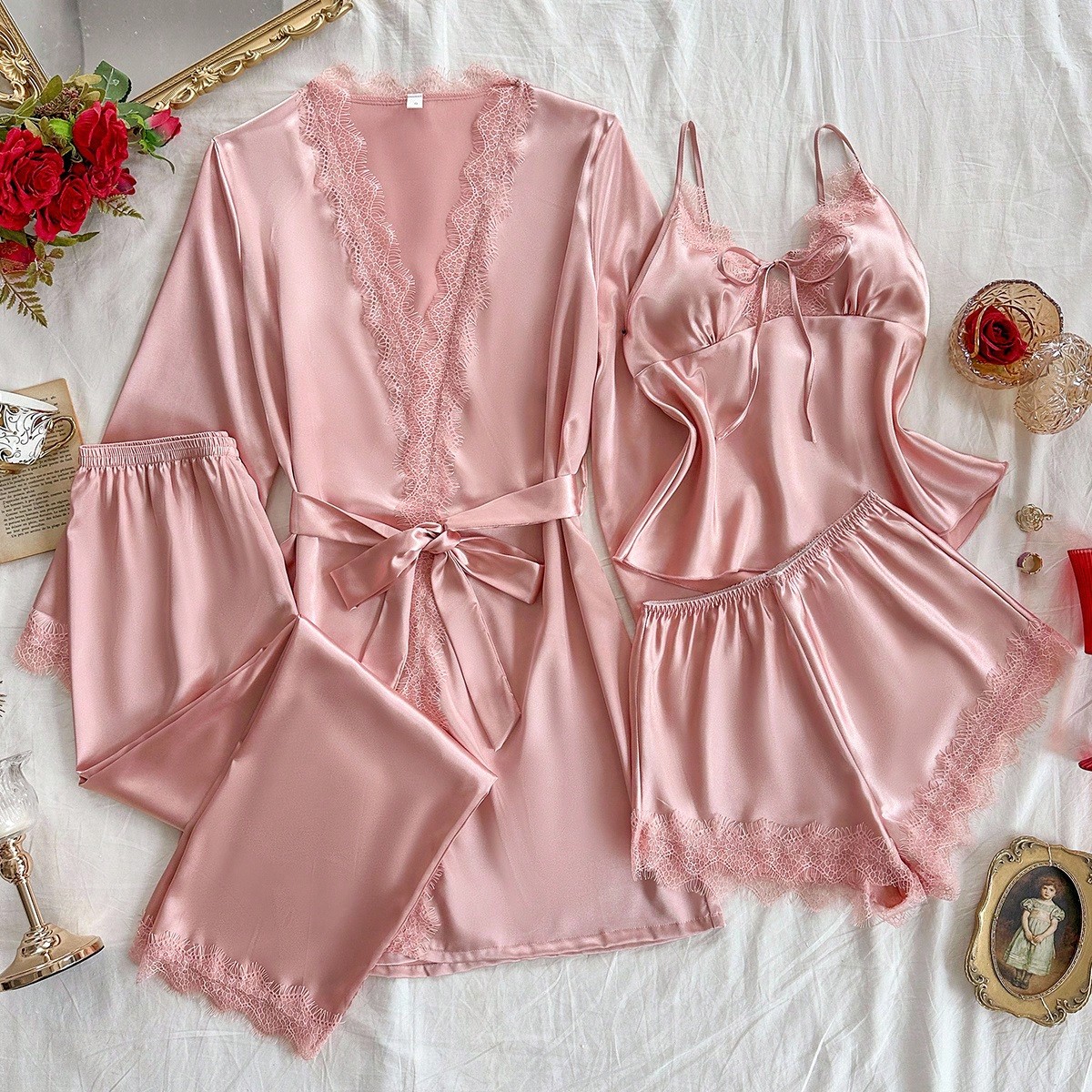 Conjunto de pijama de 4 piezas para mujer con top de cami de encaje sexy, shorts con ribete de encaje, pantalones y bata de satén elegante con cintur