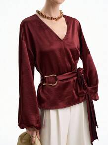 Aalyst Camisa de mujer de manga larga con cuello en V, decoración metálica y cintura ceñida, ajuste slim, minimalista y versátil, adecuada para el uso diario, otoño - Burdeos - Ver 4