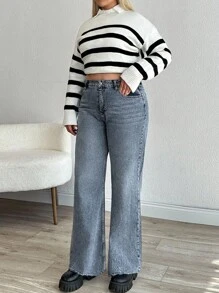 EURMUSE HIGH RISE FRAYED HEM STRAIGHT VUT PLUS SIZE JEAN - Medium Wash - View 5