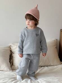 DAZY Conjunto de sudadera de cuello redondo de manga larga y pantalones con estampado de corazón lindo y cómodo para bebé niña, ropa térmica forrada para otoño e invierno - Gris - Ver 9