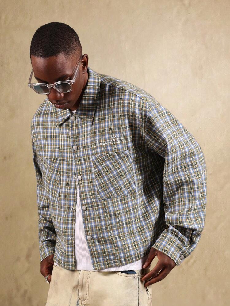 Camicia a quadri con bottoni e vestibilità corta