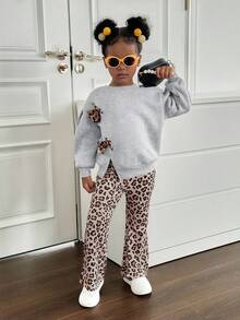 SHEIN 2-częściowy komplet dla młodej dziewczyny, sweter z dzianiny w jednolitym kolorze, okrągły dekolt, nadruk w panterkę 3D, kokarda i spodnie z dzianiny