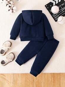 SHEIN Playful Pals 男婴连帽卫衣套装，城市英语和数字印花图案，街头时尚运动休闲百搭，适合外出、居家等场合 - 藏蓝色 - 查看 2
