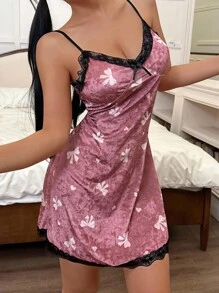 SHEIN 蝴蝶结和心形印花蕾丝边天鹅绒吊带裙 - 粉色 - 查看 1