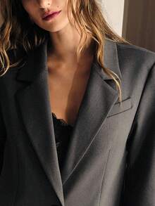 MOTF PREMIUM 纯色翻领单排扣翻盖细节西装外套 - 深灰色 - 查看 3