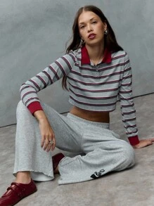 SHEIN Unity Với họa tiết sọc cổ điển và cổ áo thể thao, chiếc áo crop top này gợi nhớ đến phong cách thể thao cổ điển của phụ nữ. Hãy kết hợp nó với quần nỉ nữ hoặc quần thể thao để có một bộ đồ chạy bộ hiện đại. - Xám - Xem 4