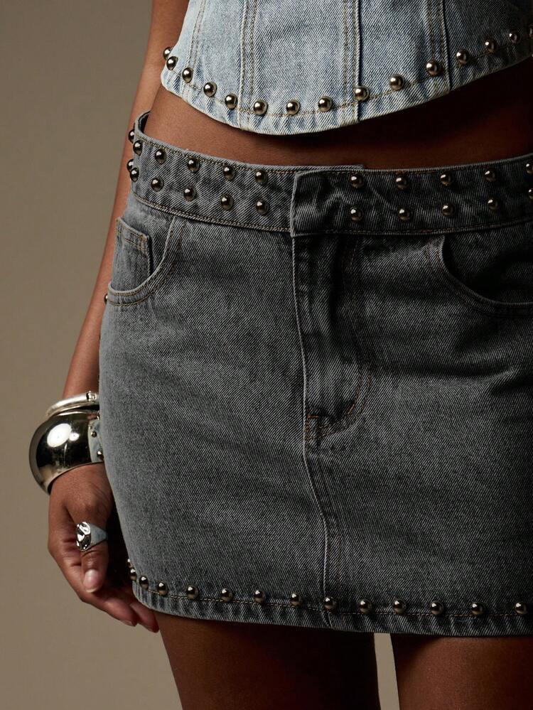 MISSGUIDED Spódnica mini z jeansu z ćwiekami, z wysokim stanem, w stylu punk rockowym, na festiwal, z metalowymi nitami, zdobiona, w stylu ulicznym, na imprezę, do klubu, na wieczorne wyjście, na co dzień, w stylu retro