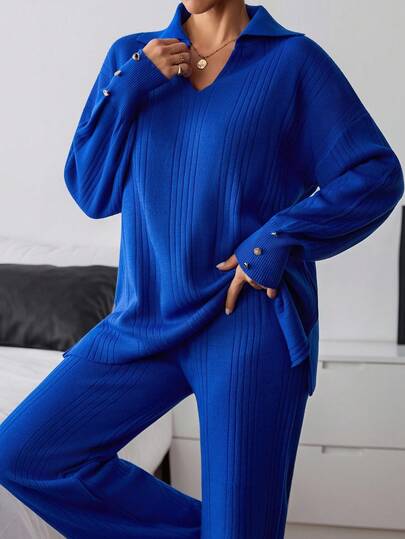 EURMUSE Djärvt ribbstickat set i elektriskt blått med v-ringad lång hoodie och matchande avslappnade byxor