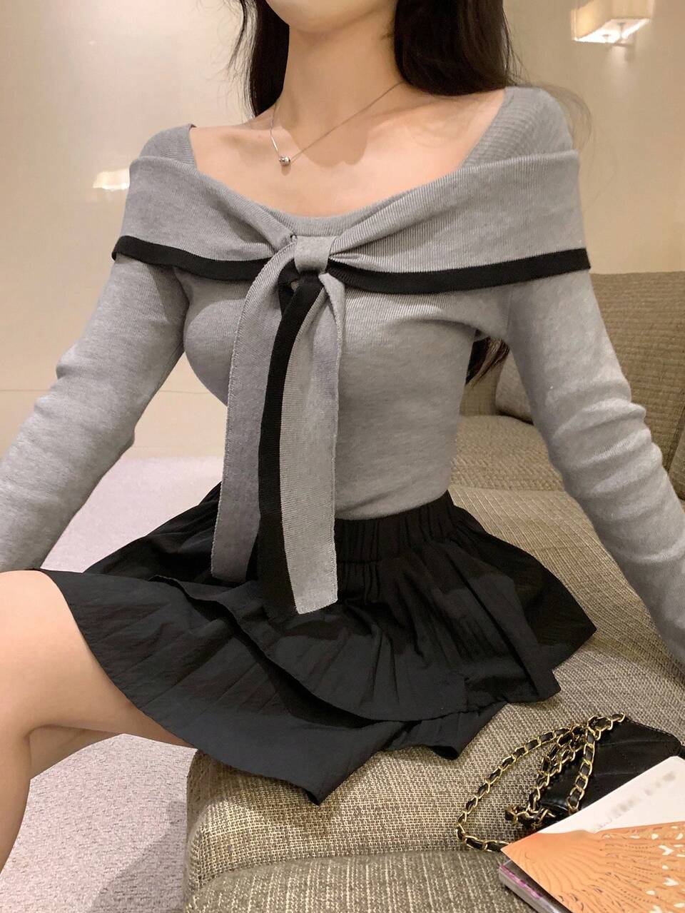Women's Bow Contrast Color Shoulder-Exposing Elegant Lady Long Sleeve Sweater, Autumn/Winter