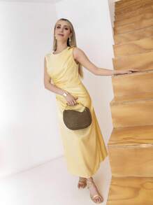 SHEIN x PRISCILA & JIMENA MOTF PREMIUM ELEGANTE VESTIDO MIDI PLISADO CON DECORACIÓN DE MARIPOSA, ADECUADO PARA CITAS Y USO DIARIO - Amarillo - Ver 2