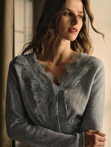 MOTF PREMIUM Áo len cài cúc thêu - Xám - Xem 8