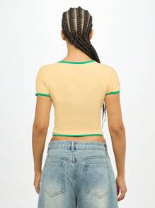 SUMWON WOMEN 经典 V 领修身 T 恤，带品牌标志，夏季时尚轻薄短款弹力休闲 T 恤 - 黃色 - 查看 2