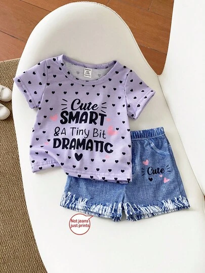 SHEIN Playful Pals 2 件套女婴休闲可爱字母和波尔卡圆点图案圆领短袖 T 恤和牛仔短裤套装，夏季