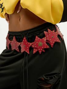 SUMWON WOMEN 星星装饰腰带 铆钉西部波西米亚风节日皮革红星个性腰带 女士链条腰带 可拆卸狂欢音乐会配饰 - 紅色 - 查看 5