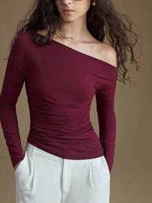 Ontre Women's Solid Color Ruched Oblique Shoulder Long Sleeve Fitted Fashionable Blouse Modern Urban Casual Fashion Business Casual Women's Office Wear Low-Key Old Money Style Effortless Temperament High-End Urban Commuting High-Quality Airport Women's Wear High-End Material Asymmetrical Off-Shoulder Design High-End, Elegant, Old-Fashioned Cruise Attire For Wedding Guests Back-To-School Season Campus Wear Club Wear Youthful Casual Style New Year Formal