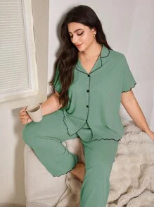 SHEIN 休闲宽松荷叶边超柔软垂坠薄针织绿色面料加大码家居服短袖上衣和裤子套装，夏季服装 - 綠色 - 查看 4