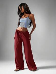 MISSGUIDED 阔腿锤纹缎面阔腿裤，抽绳腰带，优雅飘逸，休闲舒适，适合居家休闲、晚宴穿着，秋冬时尚圣诞佳节之选。 - 酒紅色 - 查看 3