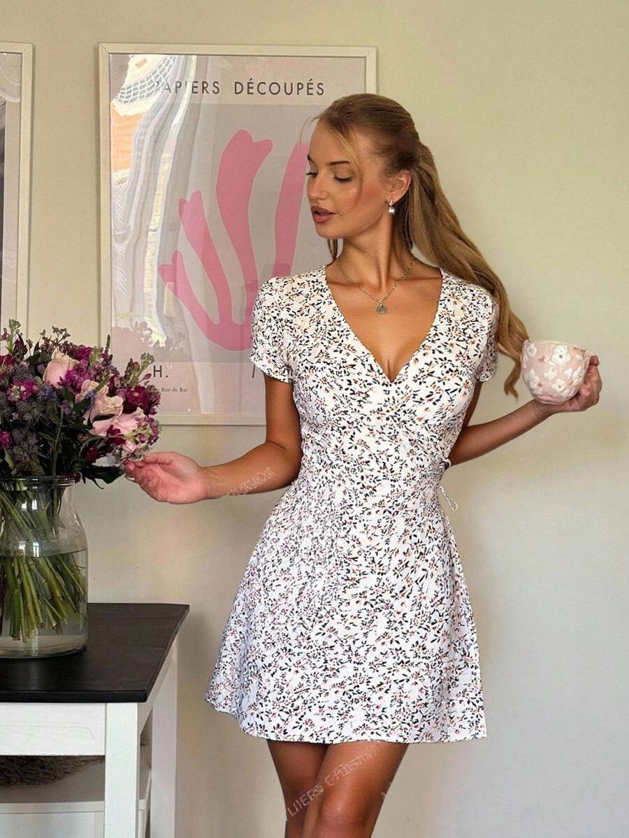 SHEIN EZwear 女式碎花斜领泡泡袖裹腰系带连衣裙，度假风格 - 白色 - 查看 1