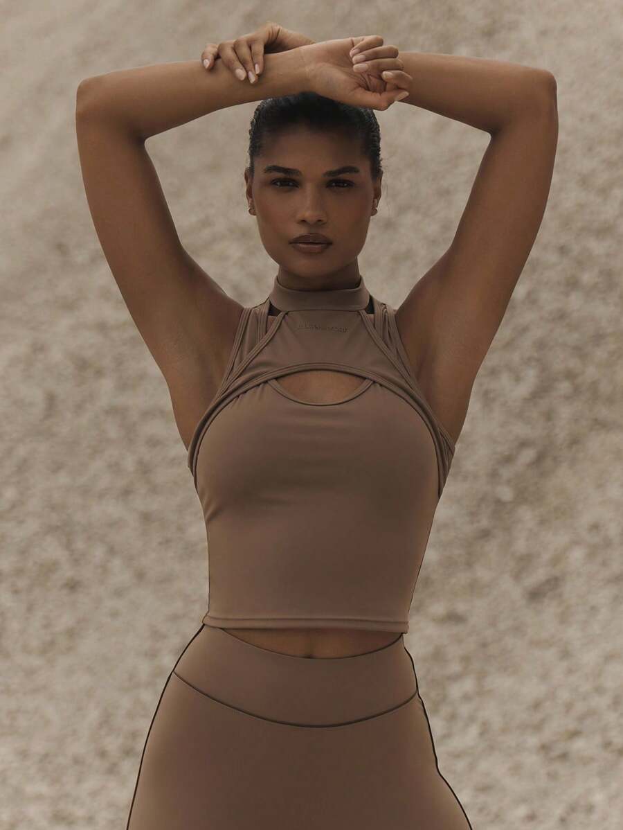 Musera Sport 运动镂空细节背心 跑步运动健身服 沙漠跑者健身 - 巧克力棕 - 查看 1