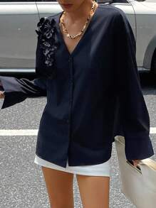 DAZY 女式宽松 V 领长袖 3D 花卉休闲优雅衬衫，秋季女装 - 藏蓝色 - 查看 3