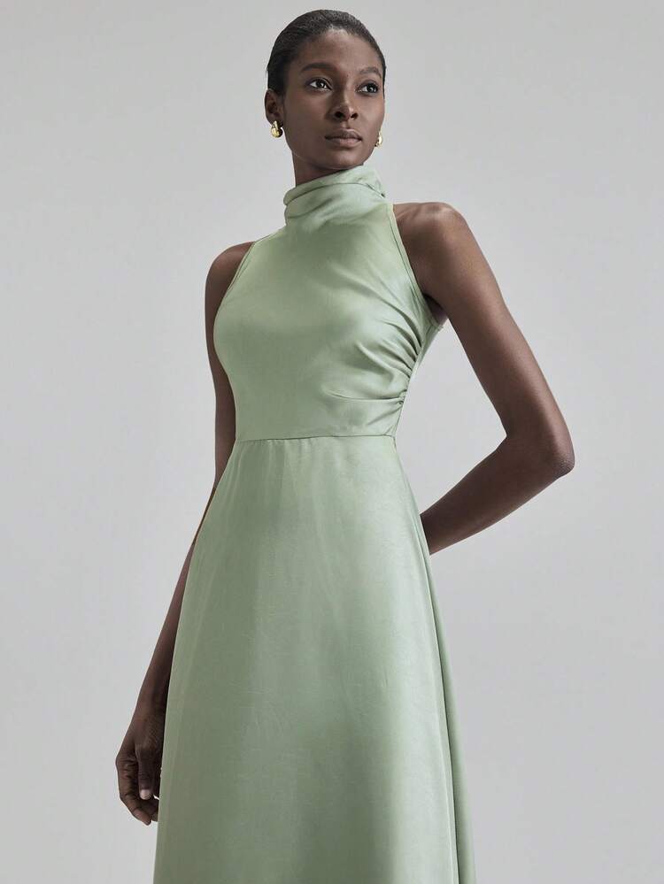 2025 New Arrival Loose Fit Sleeveless Dress, Crinkle Textured Satin Fabric, Light Green Color, Flared Skirt, Waist Cinched, Modern Urban Style, Casual Wear, Business Casual, Commuter Outfit, Daily Apparel Modern Urban Casual Fashion Business Casual Women's Office Wear Low-Key Old Money Style Effortless Temperament High-End Urban Commuting High-Quality Airport Women's Wear High-End Material Beach Clothing, Bohemian Style Vacation Wear, All Season Ins Celebrity Same Style Vacation Style, Exotic