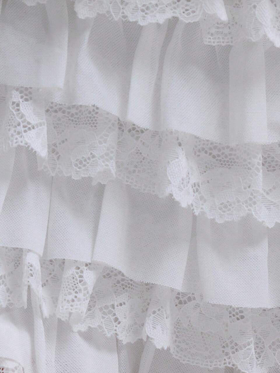 Micro-short en mesh blanc à volants et bordure en dentelle