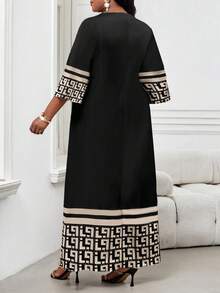 SHEIN Lady CURVE 春夏秋冬大码缺口V领梭织黑色宽袖经典惠子条纹印花大码长袍连衣裙 - 彩色 - 查看 2