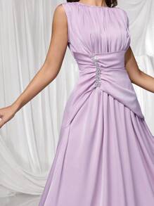 Coutiva Nouvelle robe élégante et stylée à col asymétrique et coupe slim - Rose pâle - Voir 3
