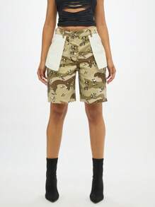 SUMWON WOMEN 沙漠战斗牛仔百慕大短裤高腰内外拼接设计军装迷彩印花夏季节日街头风格休闲日常短裤 - 卡其色 - 查看 1