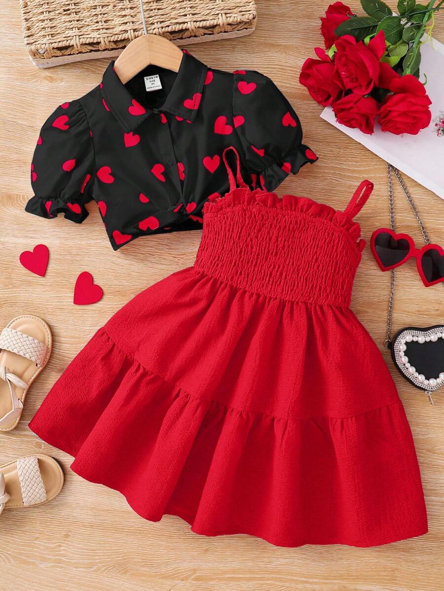SHEIN 2 件/年轻女孩休闲搭配母女爱心印花泡泡袖衬衫和吊带连衣裙套装，适合情人节、日常休闲装和旅行度假装