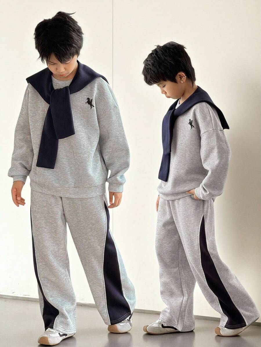 SHEIN Little Byeori 男童休闲韩版宽松连帽卫衣套装,配有可拆卸披肩领和松紧腰裤,适合秋冬季节、户外玩耍、上学、街头风、派对和休闲穿着。 - 灰色 - 查看 1