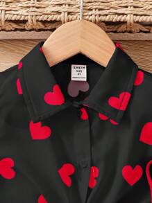 SHEIN 2 件/年轻女孩休闲搭配母女爱心印花泡泡袖衬衫和吊带连衣裙套装，适合情人节、日常休闲装和旅行度假装