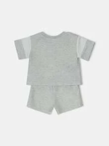 SUMWON Conjunto de dos piezas de club de tenis de verano con estampado de logotipo, sudadera con cintura elástica, pantalones cortos con cordón, conjunto de ropa activa y casual - Gris Claro - Ver 2