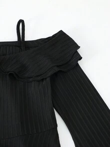 Robe noire pour préadolescentes, minimaliste élégante vintage à épaules dénudées avec double volant à l'ourlet, texture en maille, robe courte à manches longues ajustée. À porter avec une veste, vêtements d'automne - Noir - Voir 3