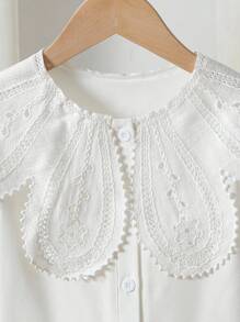 SHEIN Playful Pals Mädchen elegante besticktes Blumen Kragen & Manschette Langarm Knopf-Vorder Lässig Prinzessin Bluse, geeignet für Schule, Urlaub, Reise, Geburtstag, Frühling/Herbst