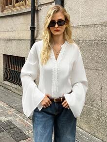 Elyressa Blusa casual da donna con scollo a V, balze floreali e maniche a campana con spacco - Bianco - Visualizzare 3