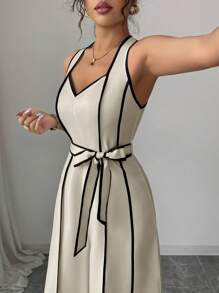 elegante y casual para dama de oficina o maestra, con diseño de alta gama, de color blanco con bloques de color negro, estampado digital, cierre de cremallera, cinturón en la cintura y piernas anchas tipo maxi, con escote en V y cuello halter, en estilo retro de rayas francesas, para primavera/verano. - Albaricoque - Ver 3