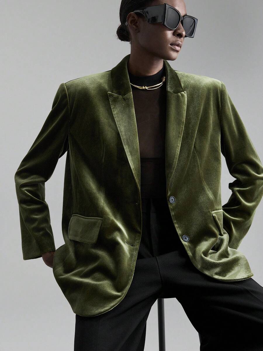 Ontre Giacca primaverile/estiva 2026, giacca da festa e San Valentino, blazer da donna, stile urbano moderno, colore verde tinta unita, tessuto in velluto morbido e confortevole, linea H morbida, blazer in velluto regular da donna, bavero a tacca, casual e da lavoro, con tasche, abbigliamento primavera/estate, abbigliamento da ufficio e professionale da donna, abbigliamento da palcoscenico, outerwear, urban chic elegante minimalista, blazer versatile e alla moda da donna - Verde - Visualizzare 1