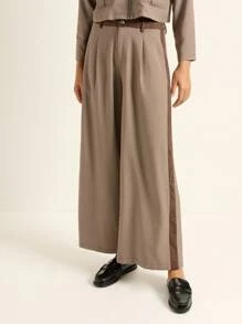 Nöista 阔腿高腰裤采用棕色格子图案，搭配深色侧条纹和撞色腰带，非常适合秋季、办公室和休闲装 - 彩色 - 查看 3