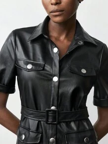 Maija 女式黑色 PU 面料连衣裙，搭配银色金属纽扣装饰，百搭现代都市时尚，四季皆宜 - 黑色 - 查看 2