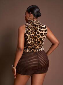Slaydiva Conjunto de 2 piezas de mujer con top sin mangas de terciopelo con estampado de leopardo y textura marrón, y shorts cortos. Nuevo otoño/invierno 2025, estilo callejero, para salidas, trabajo, oficina, aeropuerto, fiesta, elegancia, cóctel, punk, San Valentín, moda picante - Multicolor - Ver 2