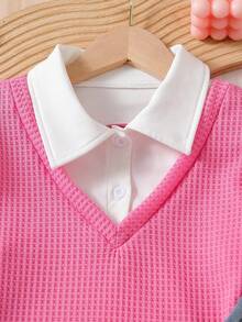2 件套幼儿女童甜美公主风格服装，Polo 领纹理针织上衣 + 韩式刺绣花卉牛仔裤，时尚休闲运动学院风套装，适合度假、旅行、返校、所有季节 - 玫紅色 - 查看 3