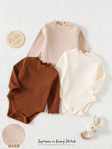 Cozy Pixies 3件套新生女宝宝纯色荷叶边长袖连体衣套装，百搭舒适的中性色婴儿服装，摩卡色婴儿服装，棕色婴儿服装，女宝宝连体衣，中性时尚套装，适合秋冬季节。